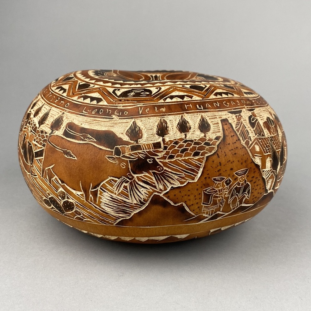 Leoncio Veli Peru Gourd Carved Bowl Llamas Mountains People Storyteller w Lid - Picture 3 of 8